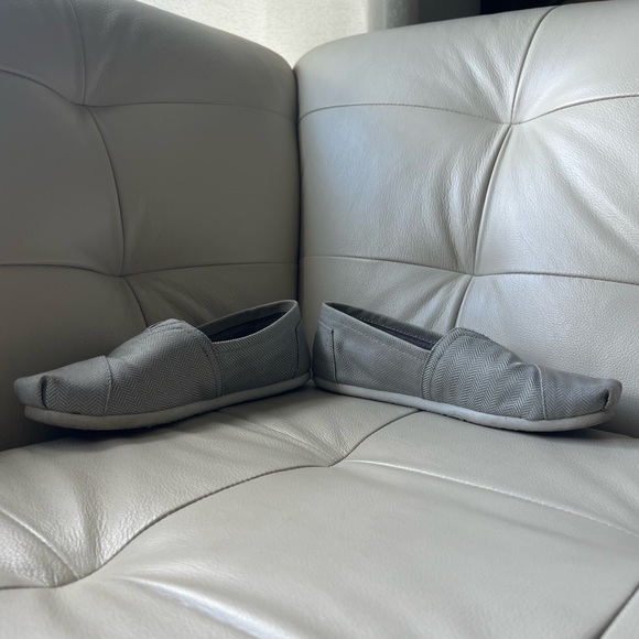 2 for $10 TOMS Ash Grey Denim Herringbone Alpargatas - Picture 3 of 6